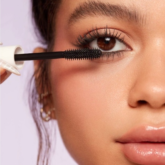 NEW Morphe 2 Wink & Wow Nourishing
Mascara - Black - Picture 2 of 6